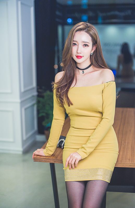 极品美腿黑丝美少妇超短秀