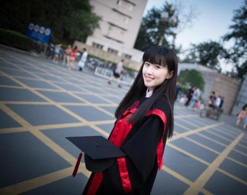 寂寞美女老板包臀丝袜长腿深沟床上诱人姿势写真