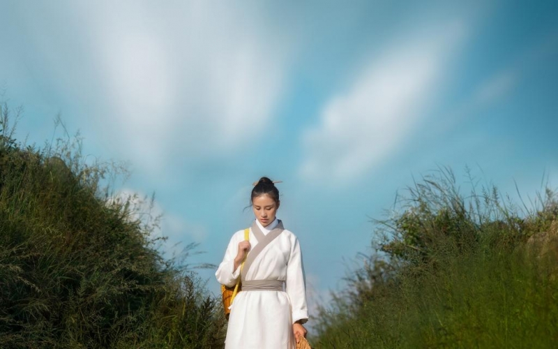 戴斗笠的白衣古装武侠美女写真
