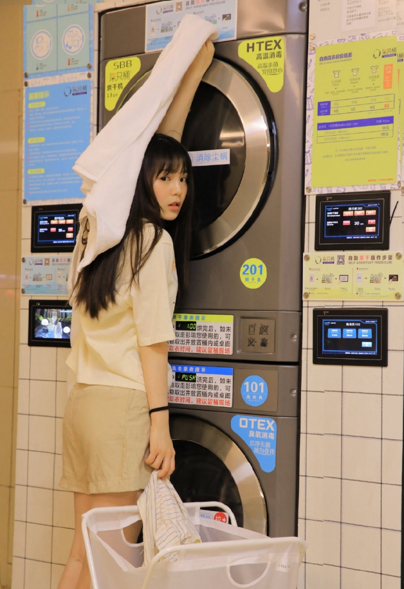 元气妹妹身姿曼妙迷人美女图片