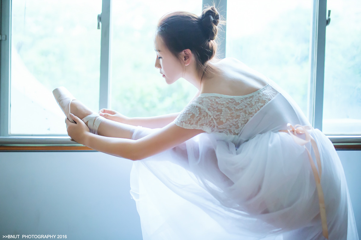 画面干净的芭蕾舞美女