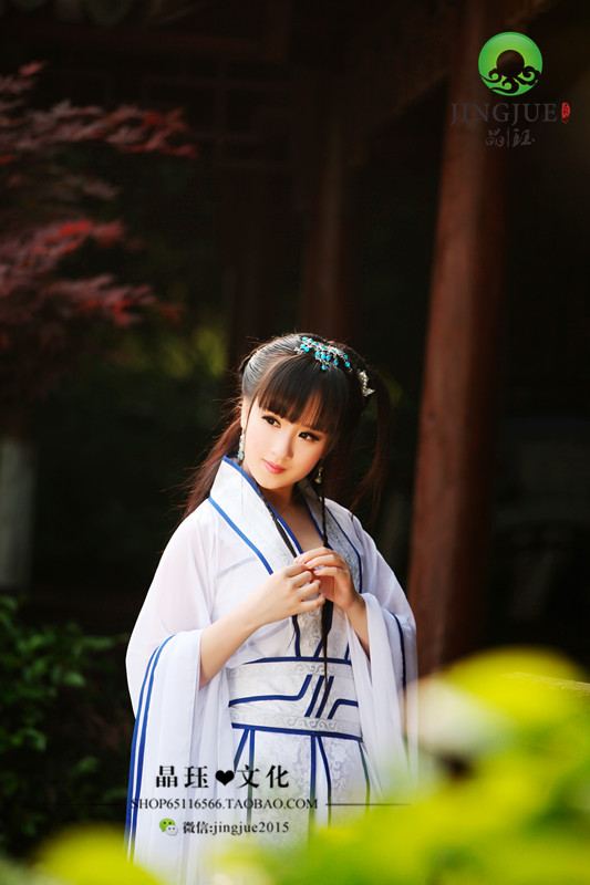 像是画里走出来的古典美女