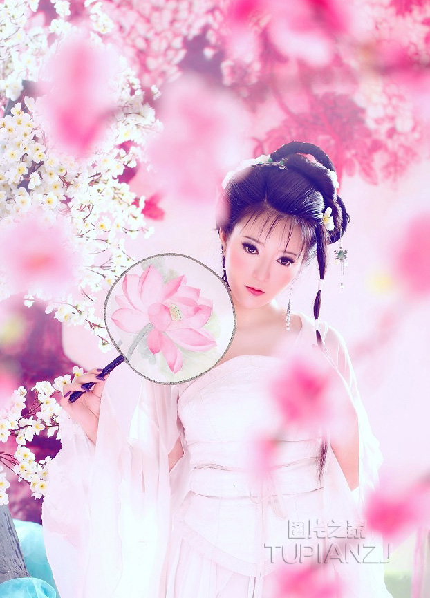 纤弱唯美古装美女图片之黛玉葬花