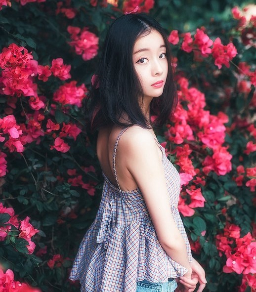 和服美女白色内衣半裸上阵丰满乳房性感美腚写真
