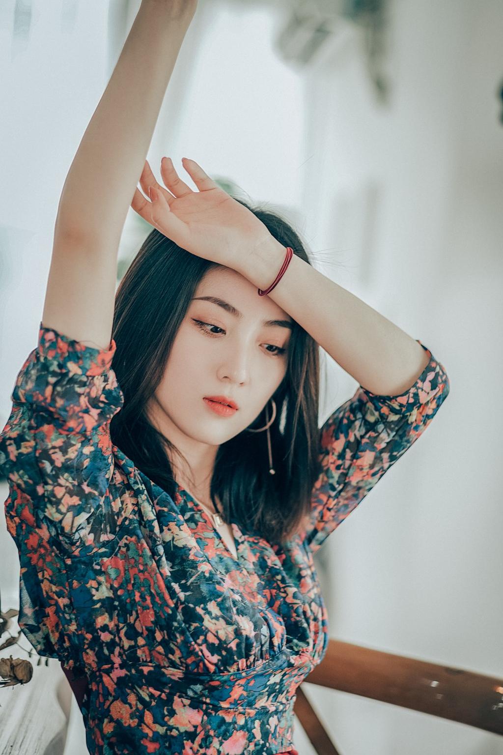 性感甜美妹子性感秀大胸