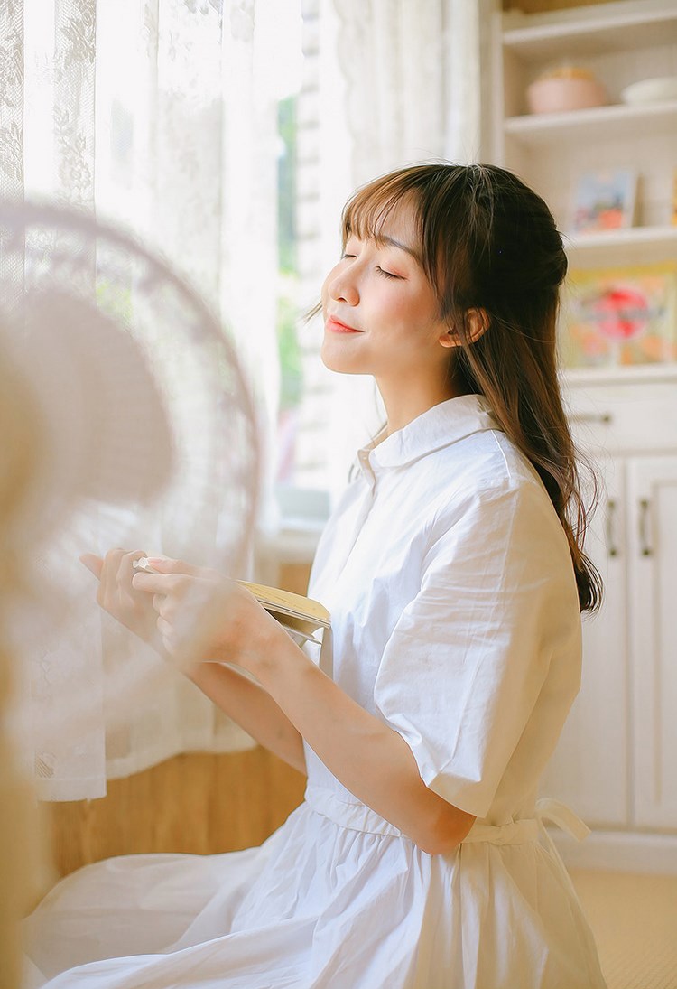 Beautyleg白丝细腿美女超短警服诱惑