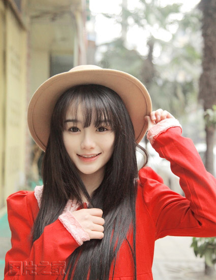 清纯90后红衣少女 甜美的犹如蜜糖一般