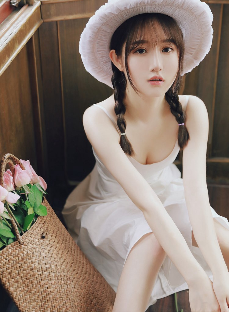 御姐美女极致惹火春光无限性感写真