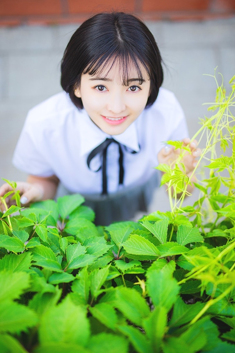 极品嫩模周于希学生装黑丝袜直男控福利摄影