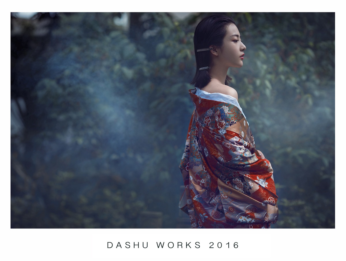 气场好强的裸肩古装美女