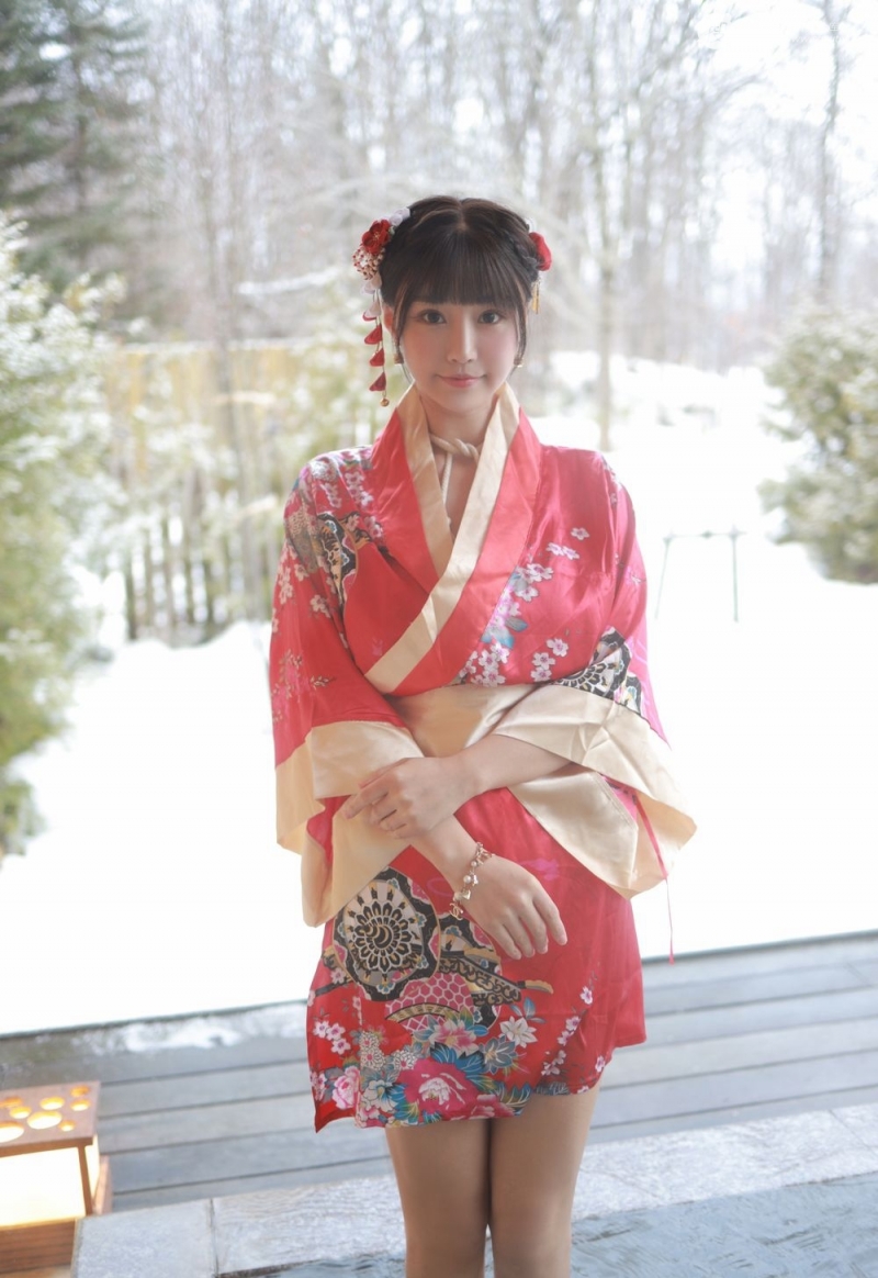 温泉和服美女尽显湿身诱惑写真