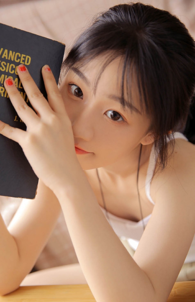 清纯mm乌发红唇高甜艺术写真