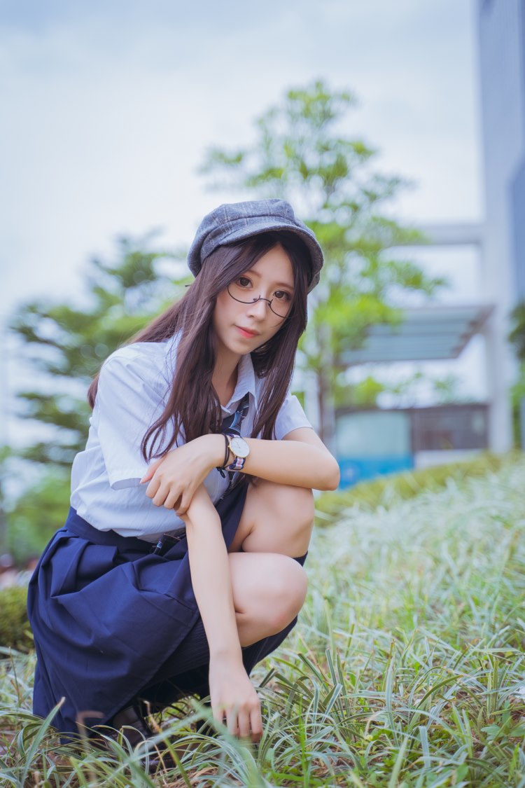 帅气文艺美女御姐衬衫短裙清纯养眼户外制服写真