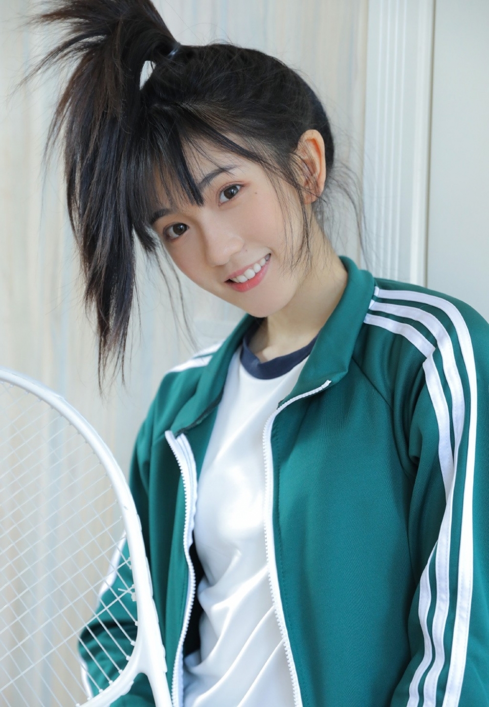 元气美少女运动装清新可人美女肌肤凝白若雪勾人私房照