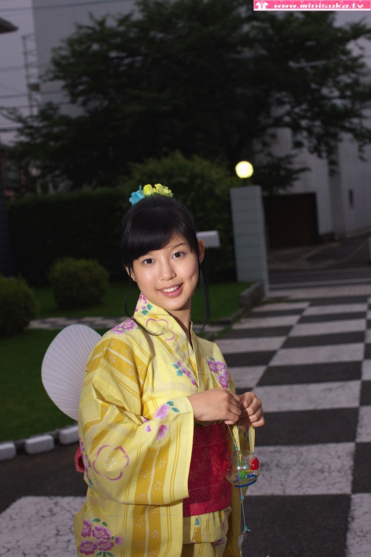 00后日本美女萝莉丰满诱人私房性感写真图片