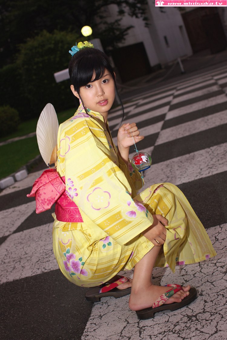 00后日本美女萝莉丰满诱人私房性感写真图片