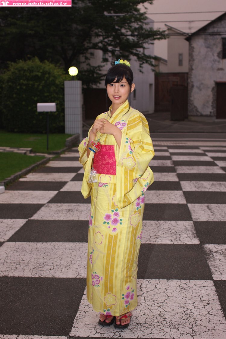 00后日本美女萝莉丰满诱人私房性感写真图片