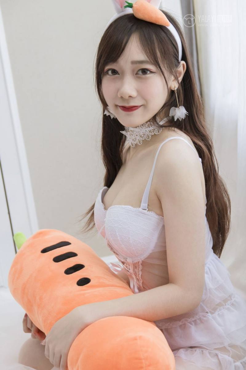 漂亮女朋友兔女郎制服诱惑白丝美腿养眼内衣福利写真