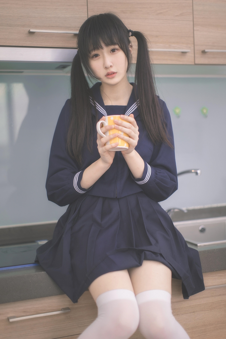 邻家双马尾大姐姐腿控福利白丝养眼写真图片