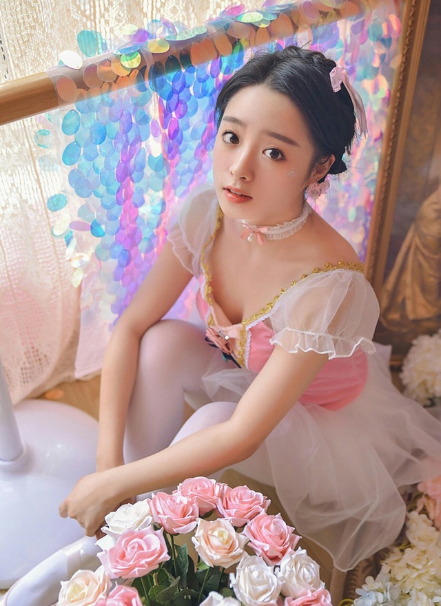 舞蹈美女白丝美腿清纯动人图片