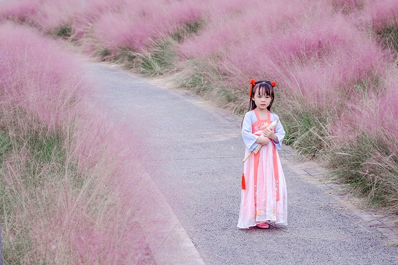 古装汉服小美女花海浪漫唯美可爱女生图片