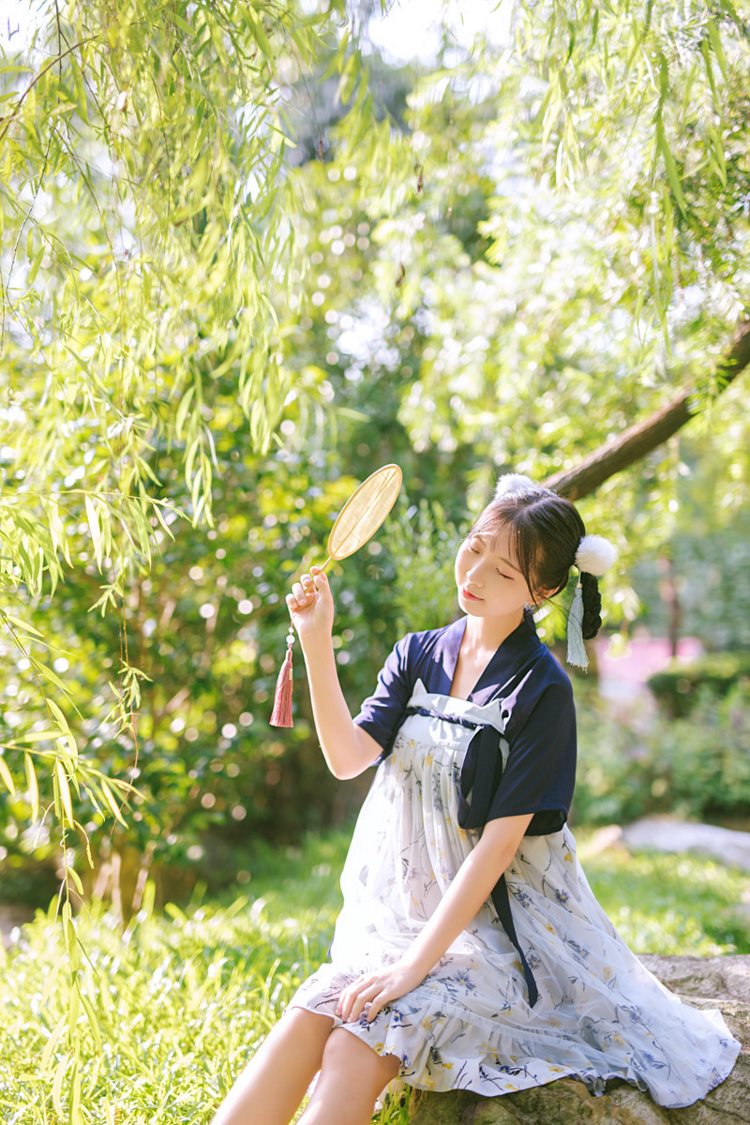 汉服美女古典清纯可爱时尚搭配写真图片