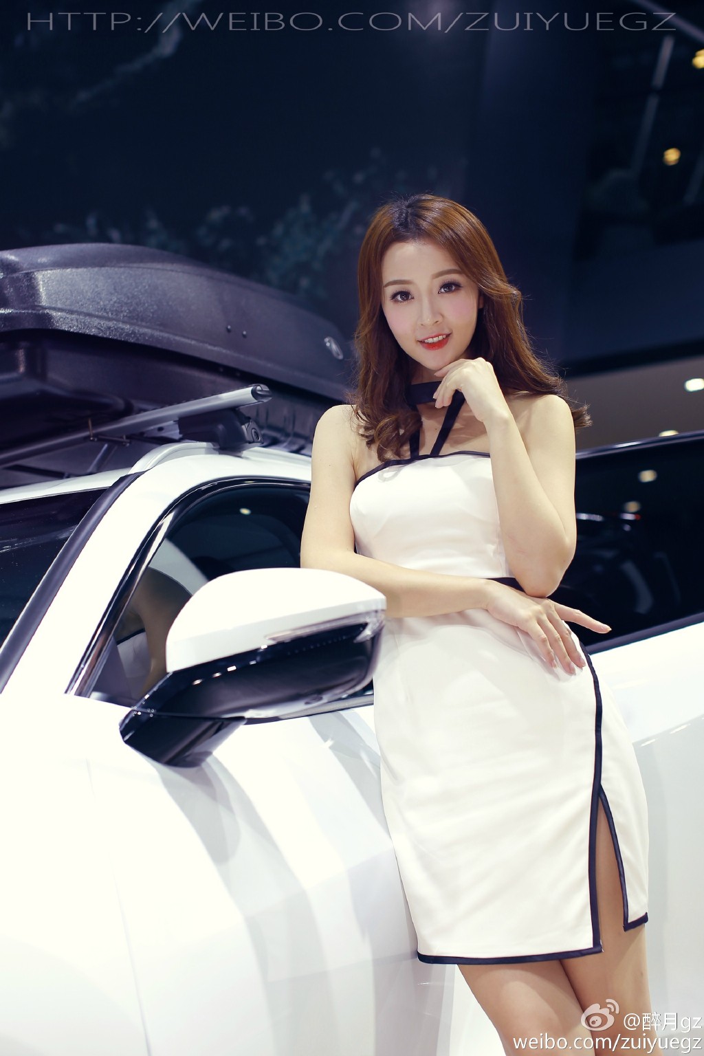 有点可爱的美女少妇车模