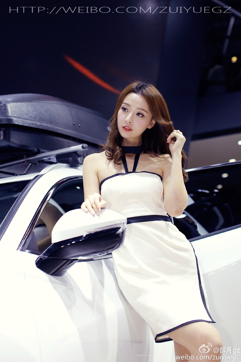 有点可爱的美女少妇车模
