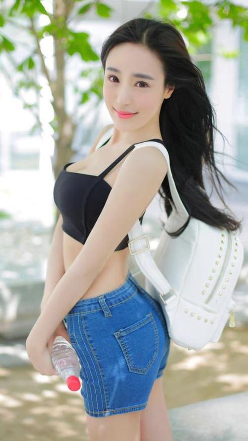 看后让人一见钟情的高挑性感美女图片