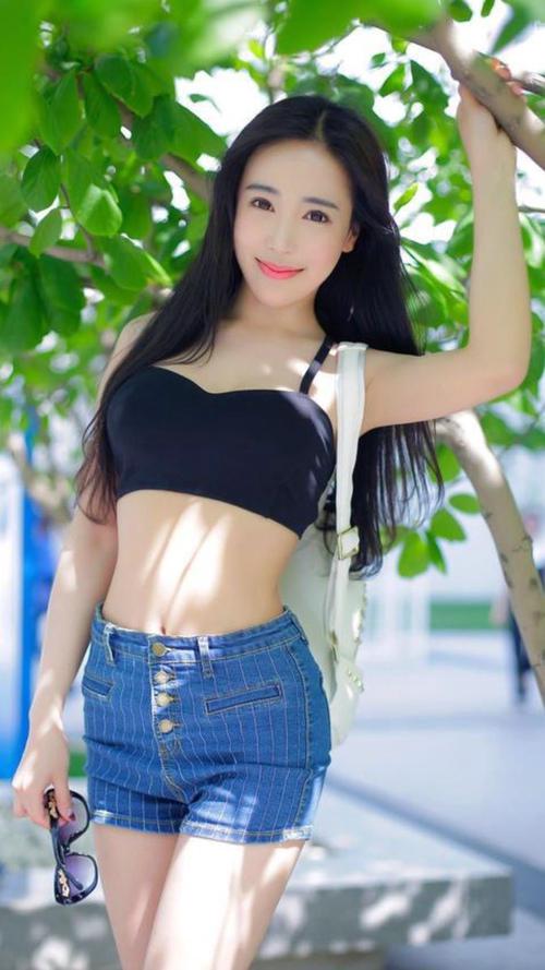 看后让人一见钟情的高挑性感美女图片