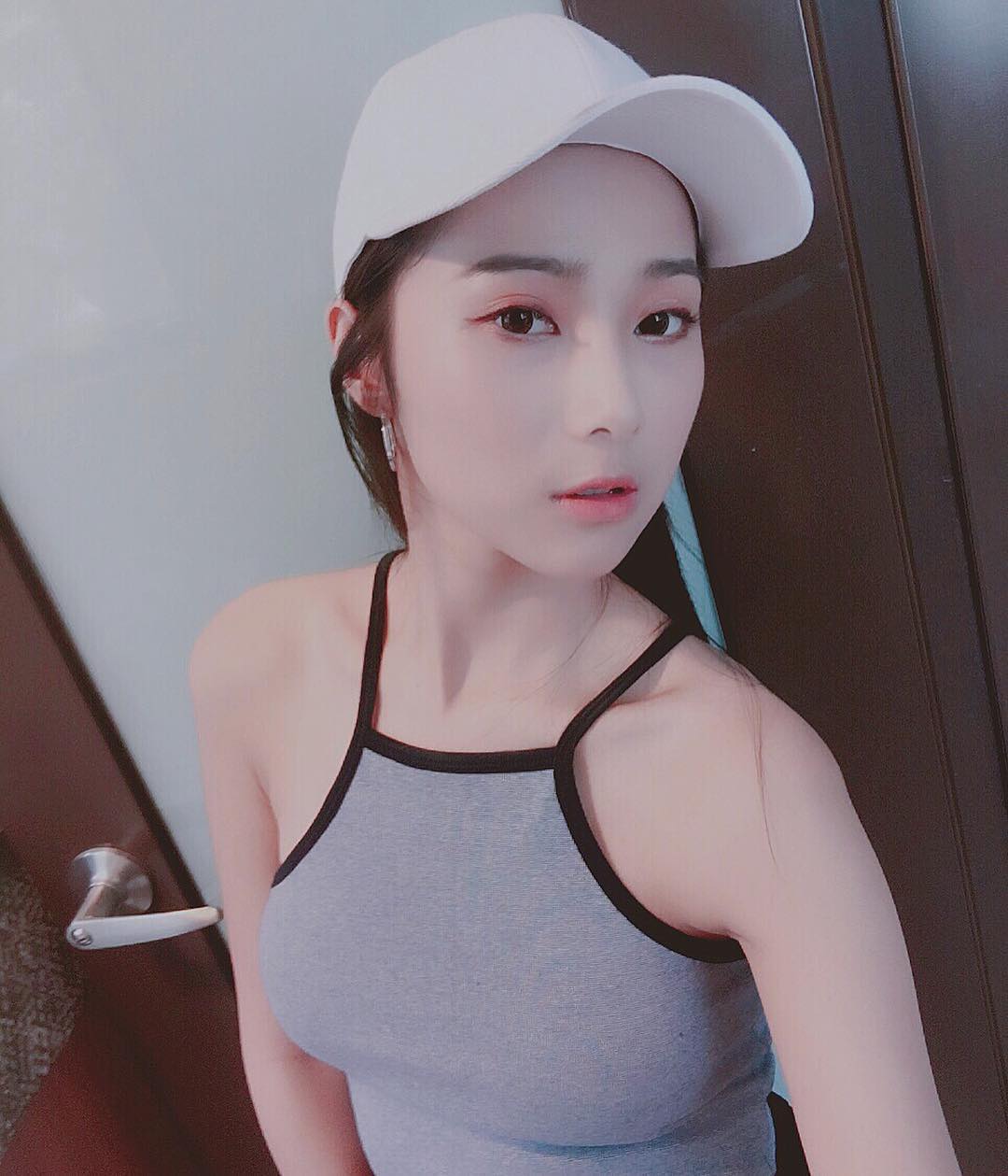 浪荡美女私房吊带黑丝袜风骚气质诱惑写真