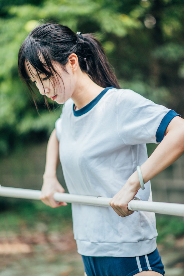 浪荡美女私房吊带黑丝袜风骚气质诱惑写真