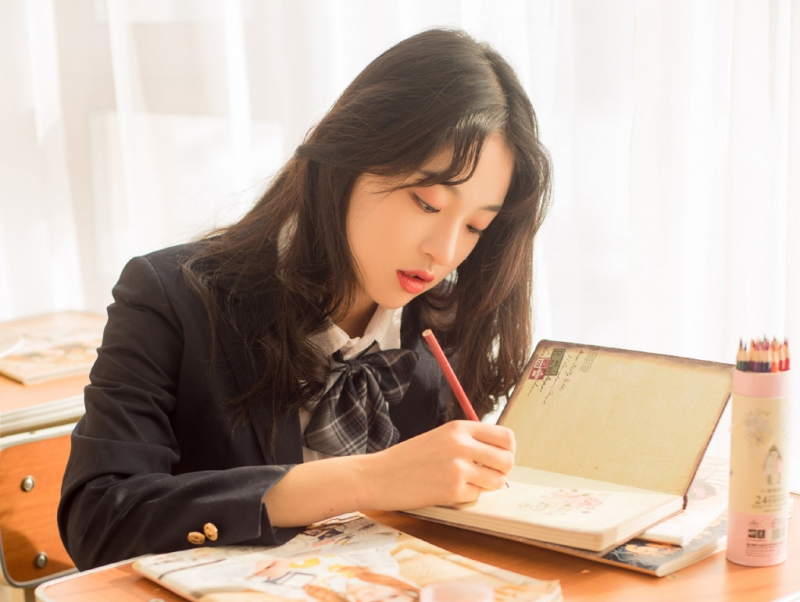 JK制服美女学生妹白丝美腿图片