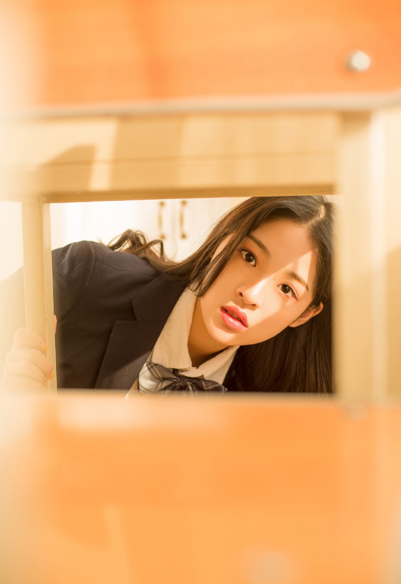 JK制服美女学生妹白丝美腿图片
