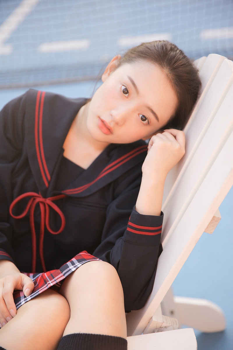 明媚活泼的女孩青春写真