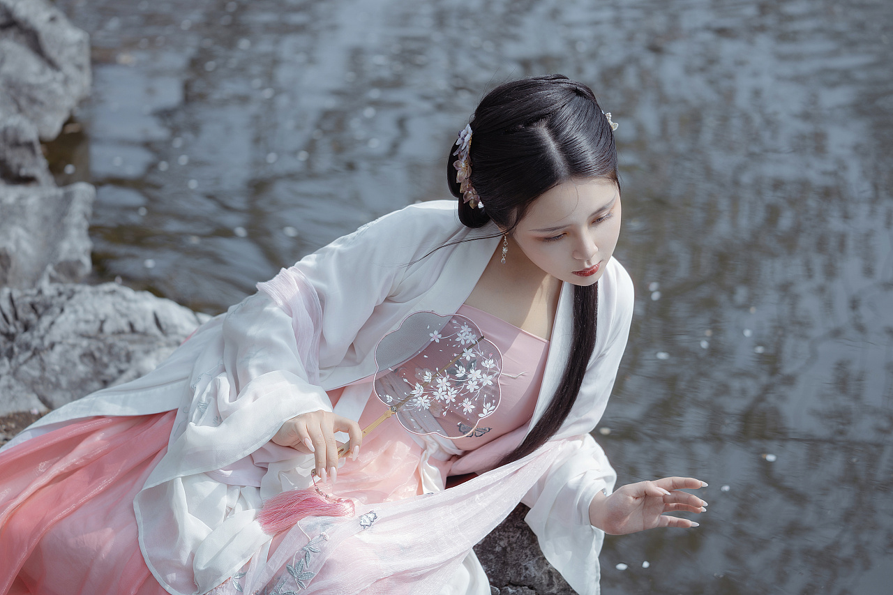 气质飘飘的古装美人风韵古风摄影
