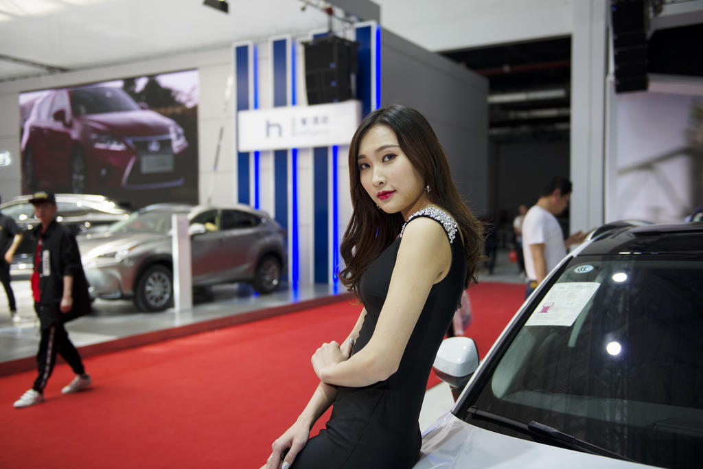 气质车模身材火辣性感美女辣图