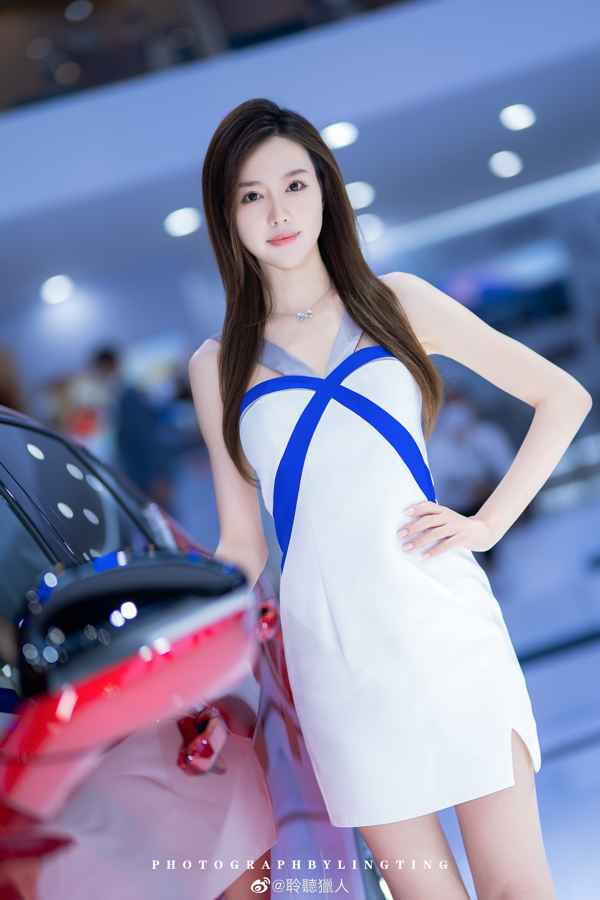 美女车模肤白貌美个高腿长私拍