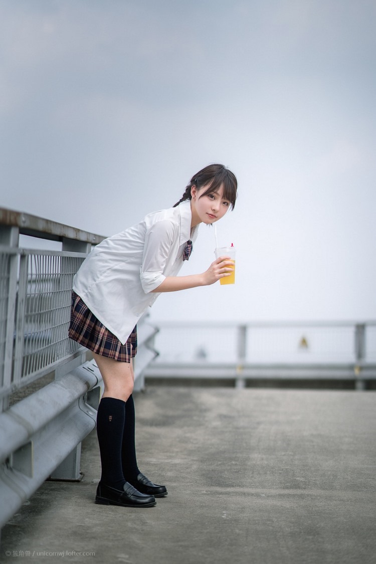 日系少女校园女神街拍户外清爽养眼软妹黑丝美腿写真