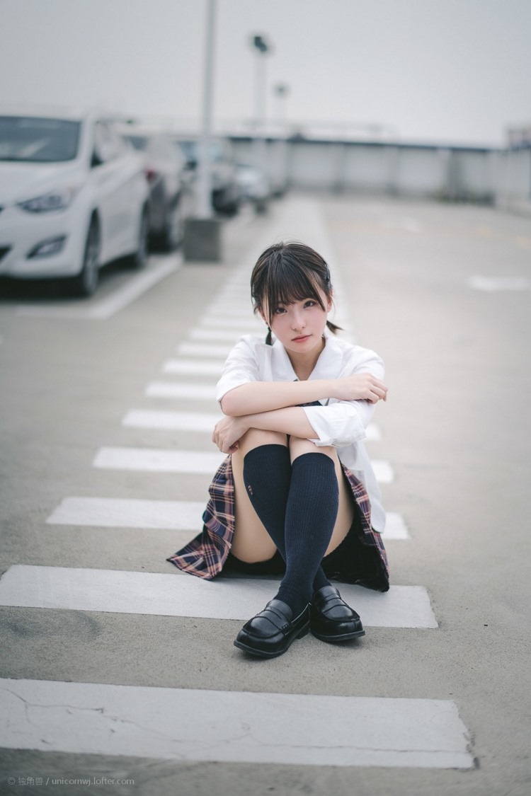 日系少女校园女神街拍户外清爽养眼软妹黑丝美腿写真