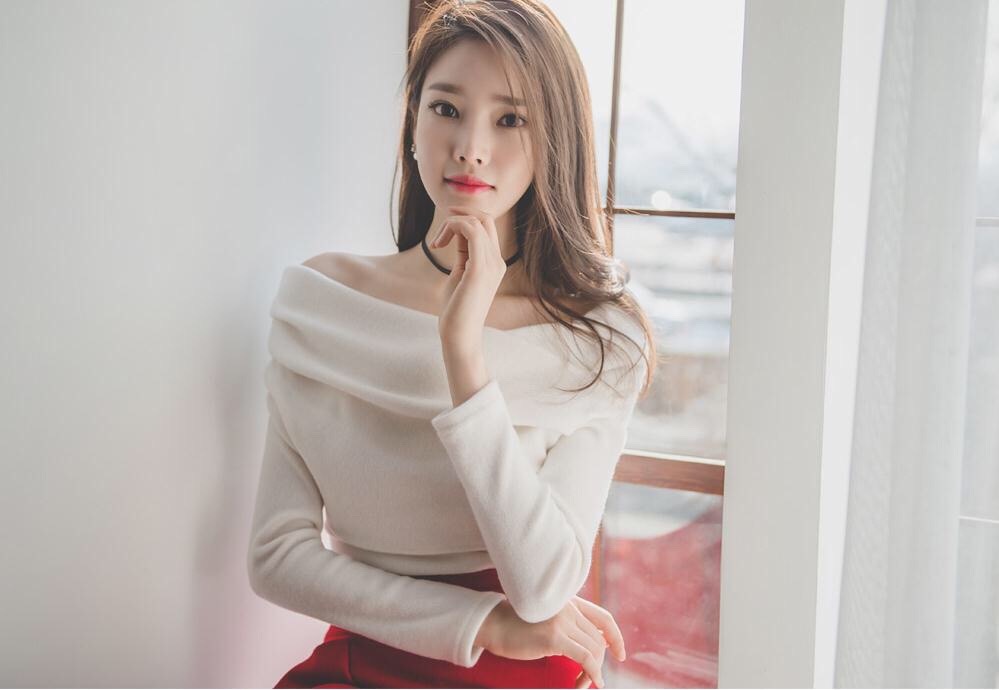 长腿黑丝气质型美女写真