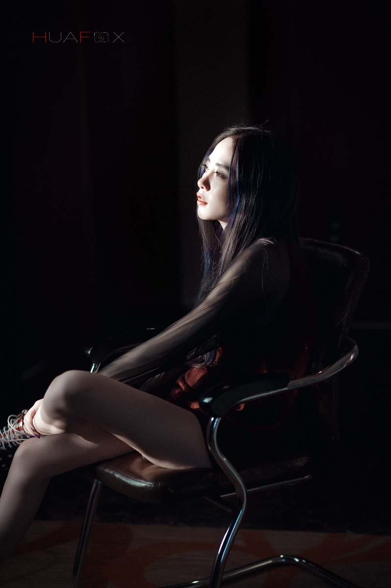 美女蕾丝内衣冷色系写真