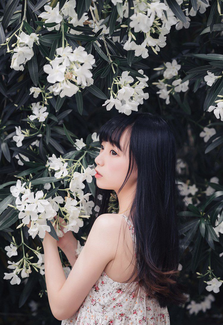牛奶肌美女蜜桃臀酥胸充满美艳春色的雪白肉体摄影