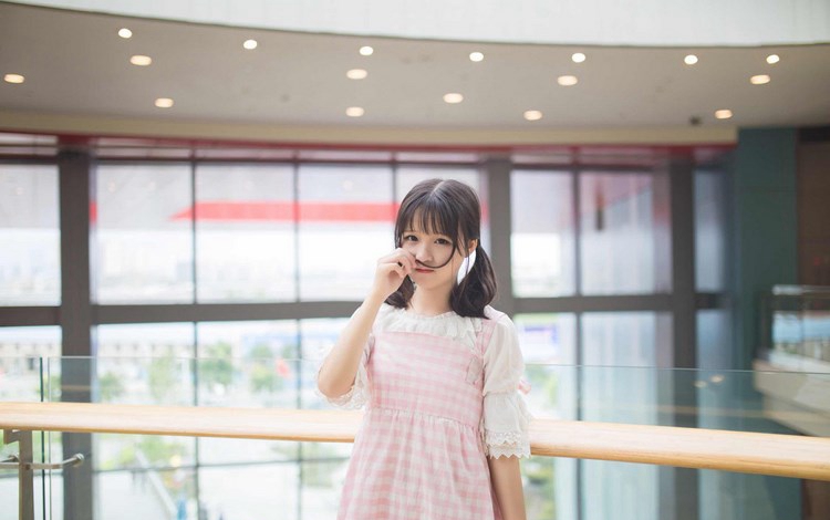 日韩美女谢芷馨巨乳翘臀诱人性感图片