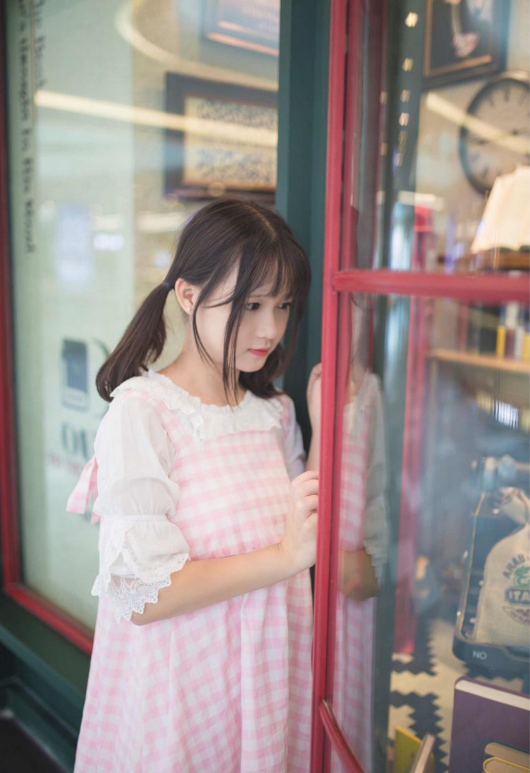 日韩美女谢芷馨巨乳翘臀诱人性感图片