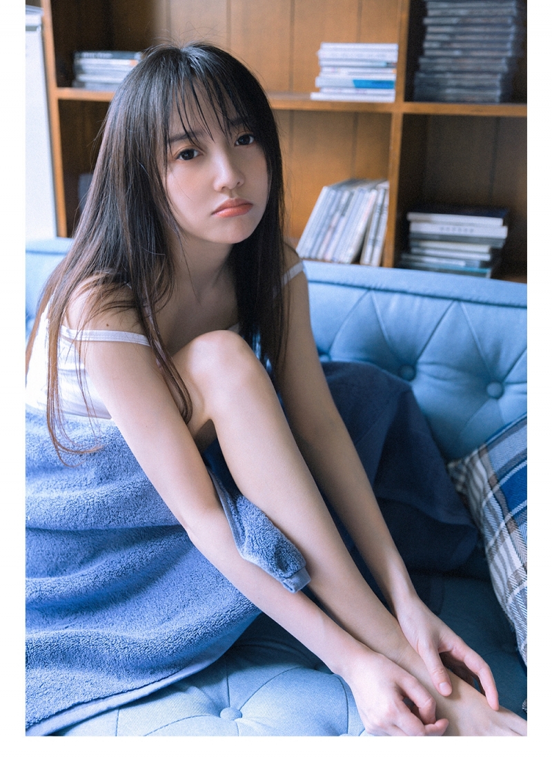 吊带连体衣美眉光滑牛奶肌写真