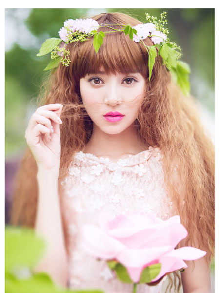 清新粉嫩美女户外写真照
