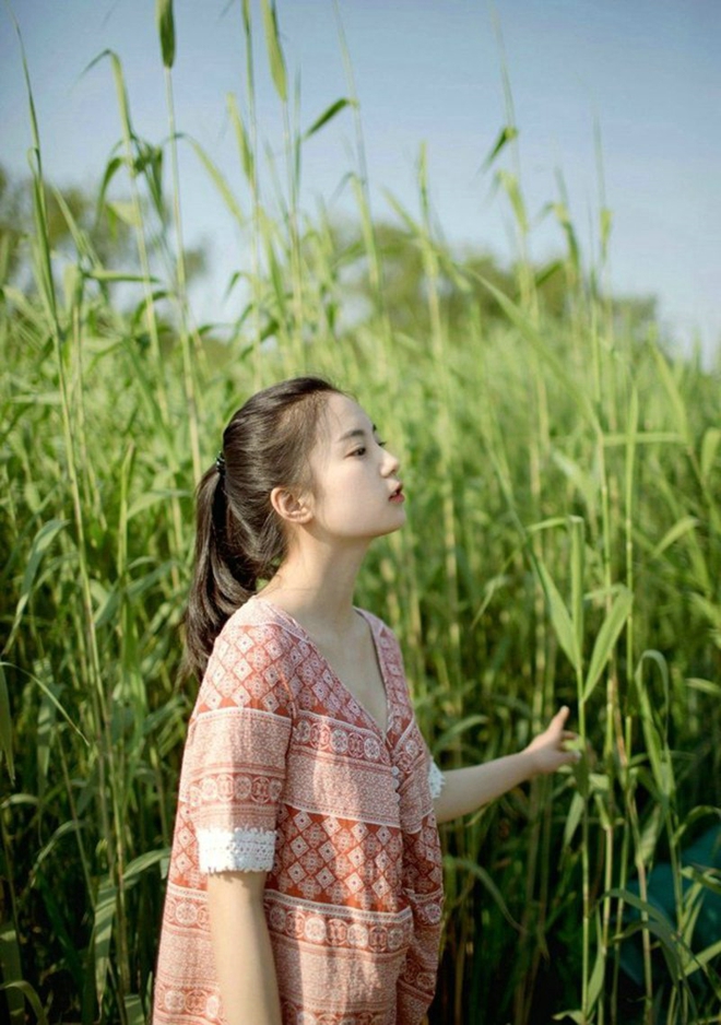 身姿性感曼妙的大美人周于希细高跟黑丝袜腿控福利写真
