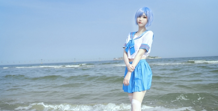 海边cosplay美少女湿身白丝水手服火辣诱人写真图片