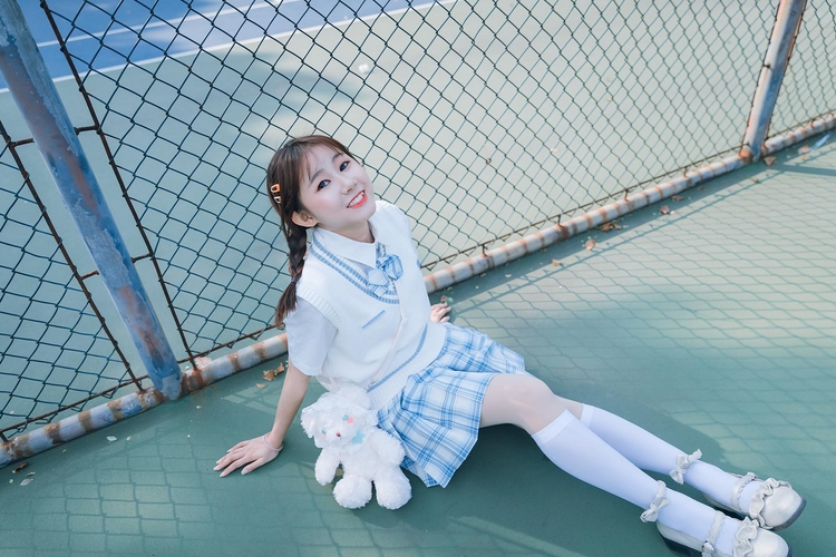 校园清纯美少女萌妹白丝美腿阳光养眼写真图片
